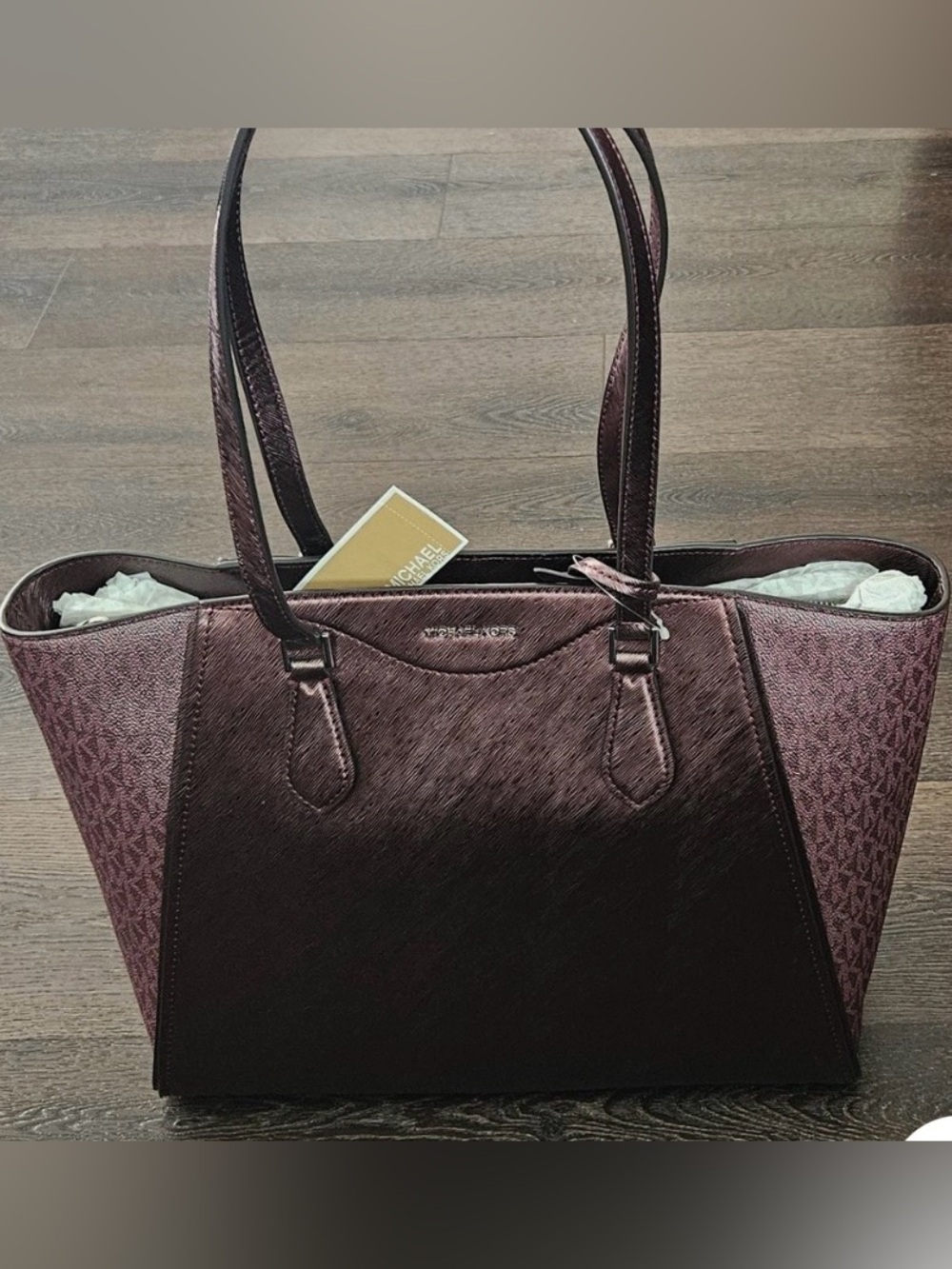 Michael Kors Taryn Leather
Large Tote with Gold Accents
Oxblood NEW WITH Tags
